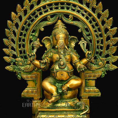antique ganesha statue_closeup