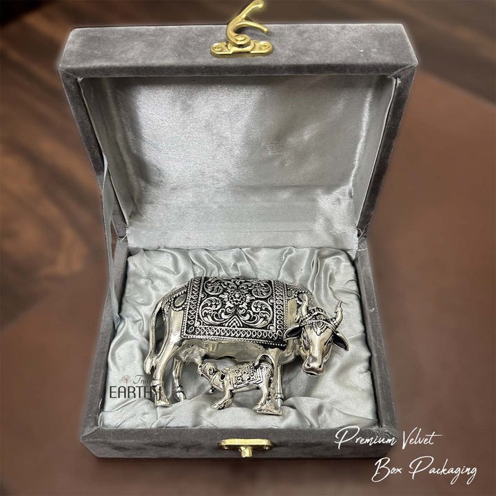 Superfine Small Cow and Calf / Brass Statue (7.6 cm)