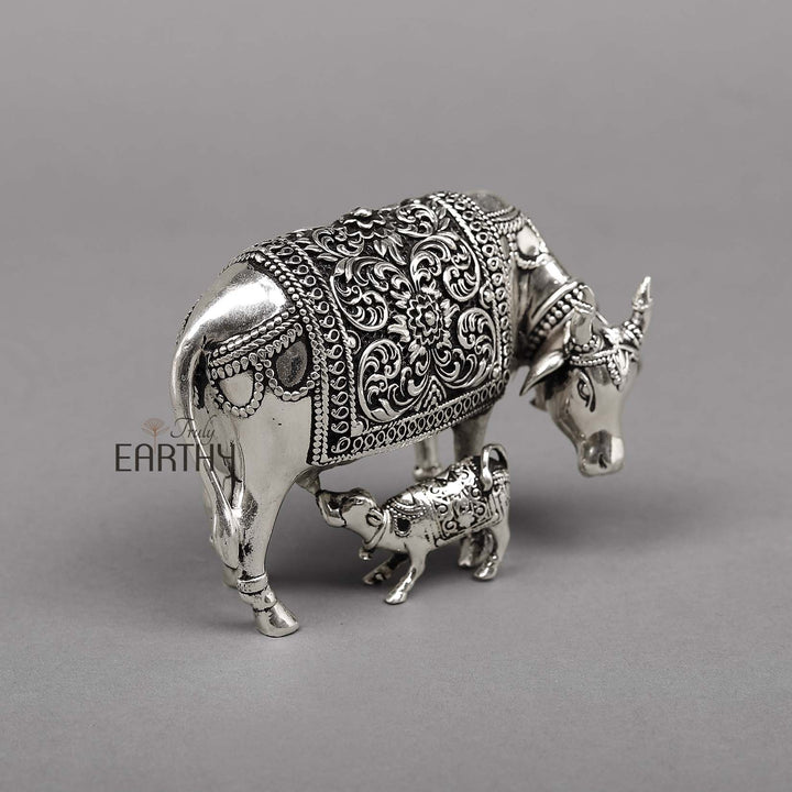 Superfine Small Cow and Calf / Brass Statue (7.6 cm)