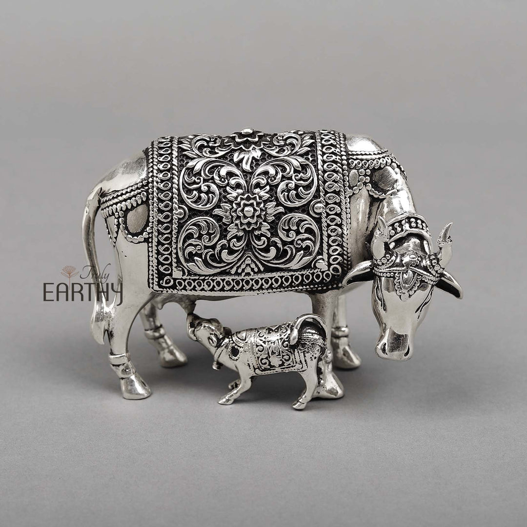 Superfine Small Cow and Calf / Brass Statue (7.6 cm)