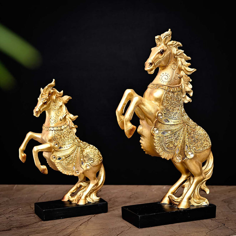 golden horse statue