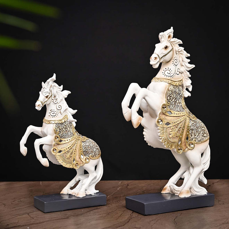 white horse showpiece