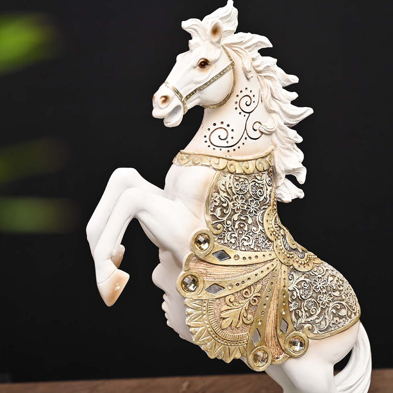 white horse showpiece, closeup