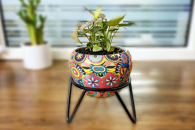 alt="geometric metal pot"