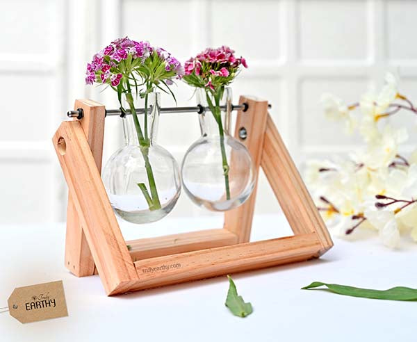 alt="pendulum hydroponic planter"