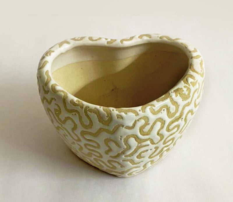 alt="heart ceramic pot"