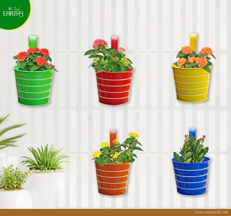 alt="ribbed railing planter"